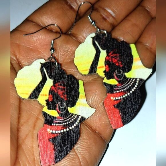 Fun bohemian African dangle earrings - Picture 1 of 5